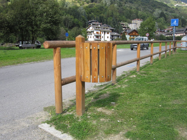 Porta rifiuti in legno di larice