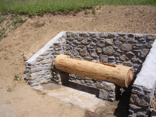 Canalette in legno di larice per allontanamento acqua piovana