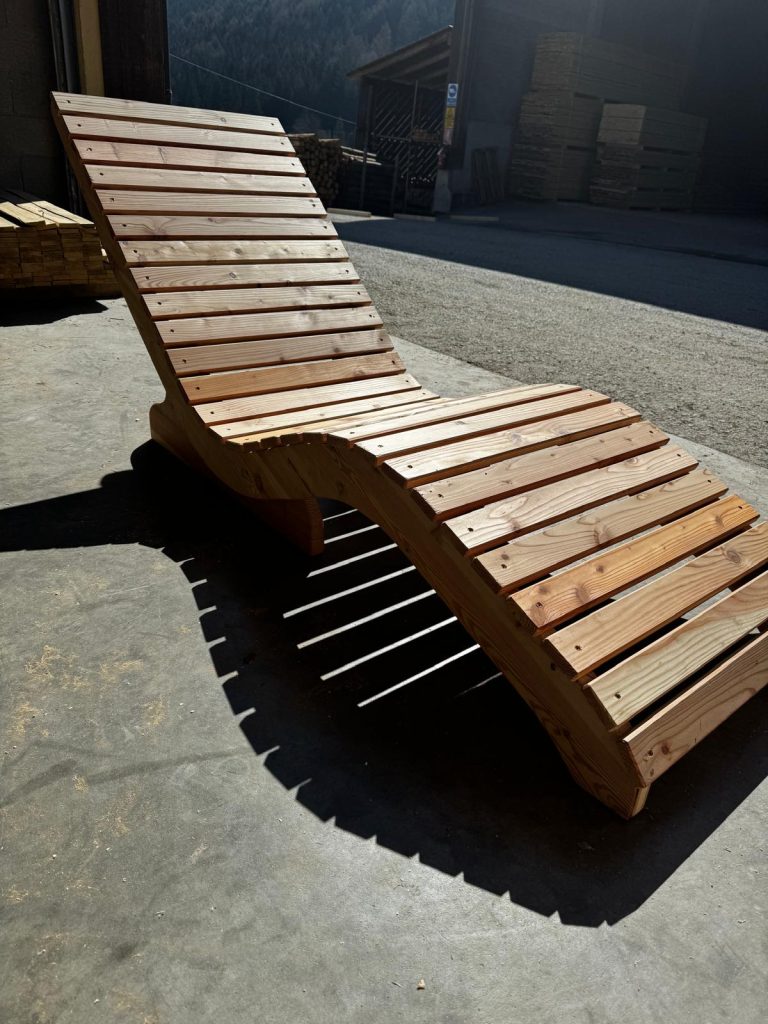 Chaise Longue modello “Lepre Bianca”